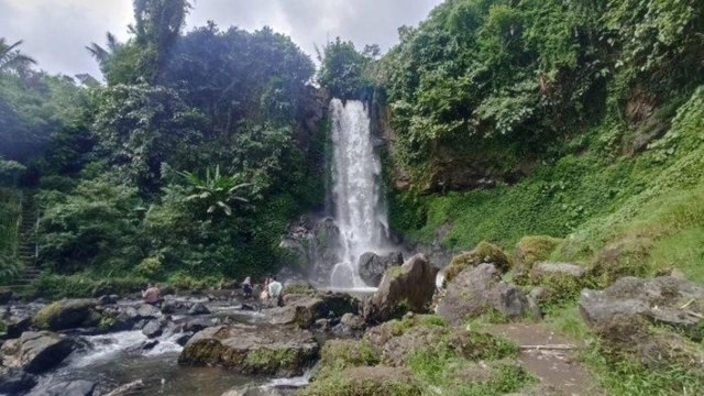 Pesona Air Terjun Curug Embun yang Memukau