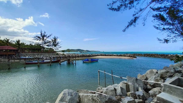 Pesona Pantai Tongaci yang Artistik dan Edukatif